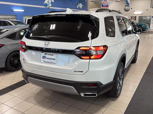 2025 Honda Pilot Touring 8-Passenger