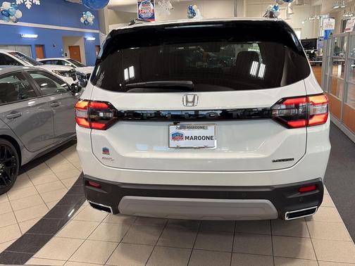 2025 Honda Pilot Touring 8-Passenger