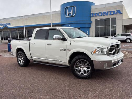 2017 RAM 1500 Limited Crew Cab 4x4 5'7' Box