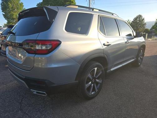 2025 Honda Pilot Touring 8-Passenger