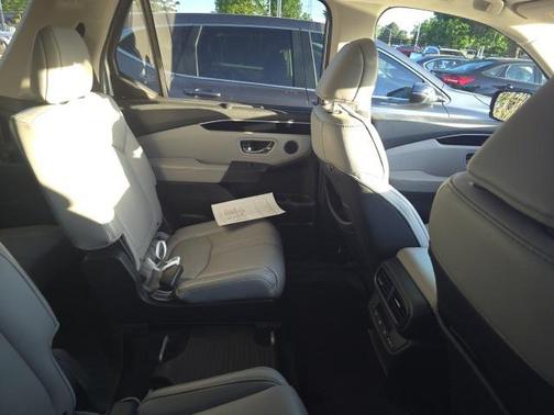 2025 Honda Pilot Touring 8-Passenger