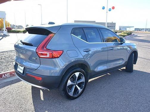 2023 Volvo XC40 B5 Plus Bright Theme