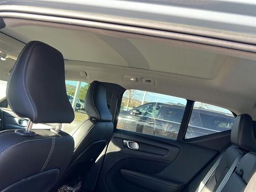 2023 Volvo XC40 B5 Plus Bright Theme