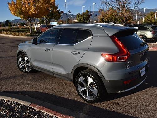 2023 Volvo XC40 B5 Plus Bright Theme