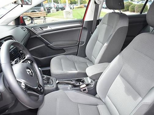 2018 Volkswagen Golf TSI S