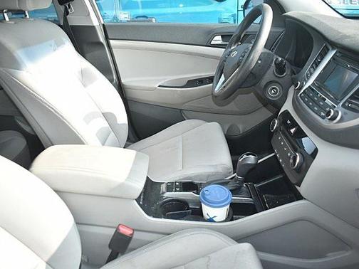 2016 Hyundai TUCSON SE