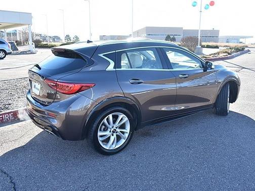 2019 INFINITI QX30 LUXE