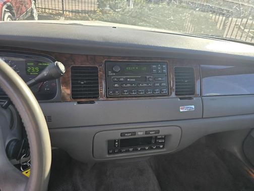 1999 Lincoln Town Car Executive