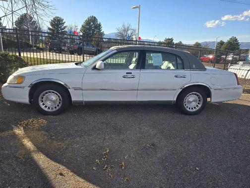 1999 Lincoln Town Car Executive