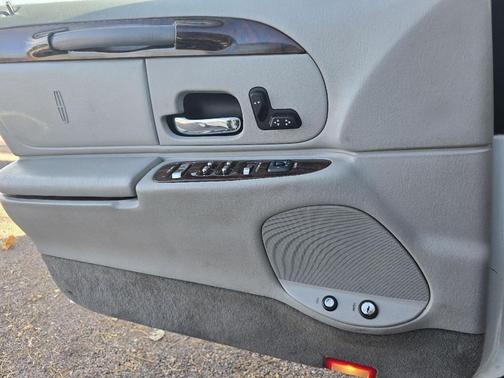 1999 Lincoln Town Car Executive