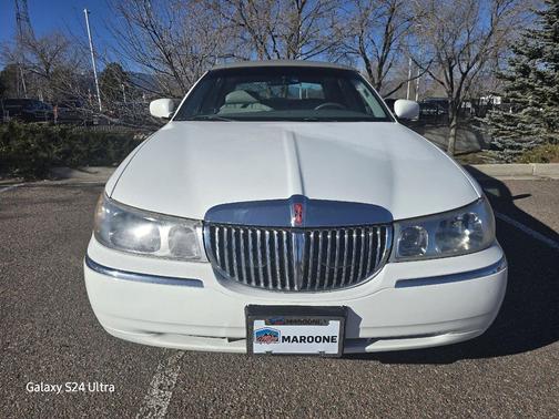 1999 Lincoln Town Car Executive