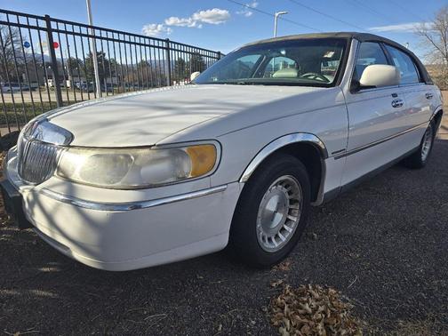 1999 Lincoln Town Car Executive
