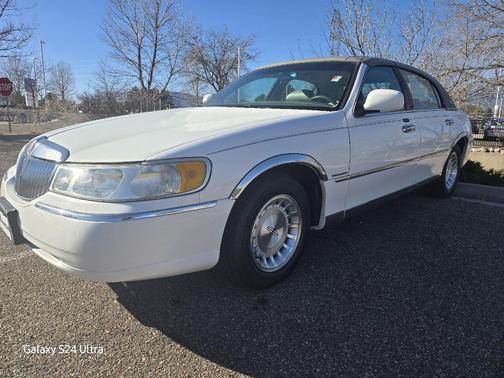 1999 Lincoln Town Car Executive