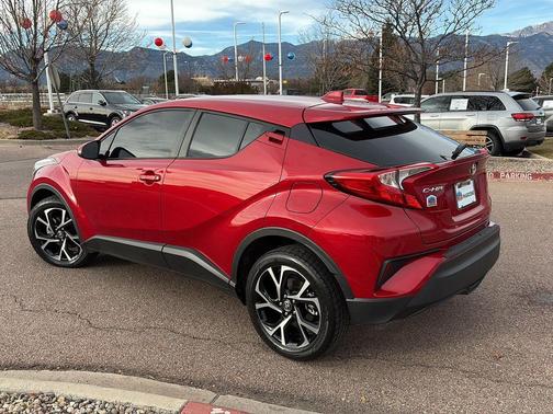 2022 Toyota C-HR XLE