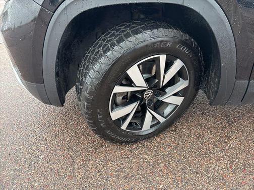 Deep Black 2020 Volkswagen Atlas Cross Sport 2.0T SE