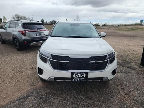 White 2026 Kia Seltos LX