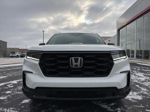 2023 Honda Pilot AWD Sport