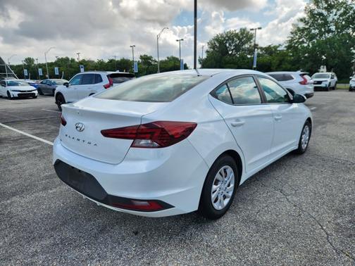 2019 Hyundai ELANTRA SE