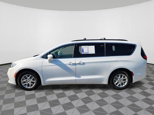 Bright White Clearcoat 2022 Chrysler Pacifica Touring L