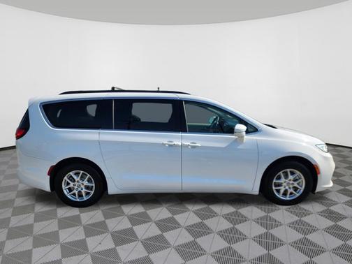Bright White Clearcoat 2022 Chrysler Pacifica Touring L