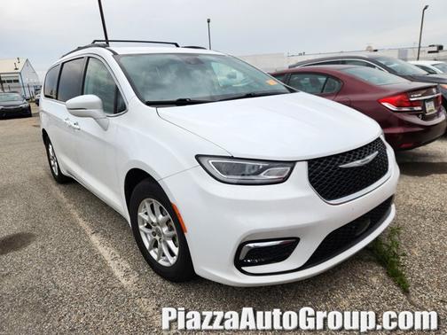 Bright White Clearcoat 2022 Chrysler Pacifica Touring L