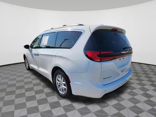 Bright White Clearcoat 2022 Chrysler Pacifica Touring L