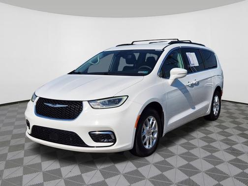 Bright White Clearcoat 2022 Chrysler Pacifica Touring L