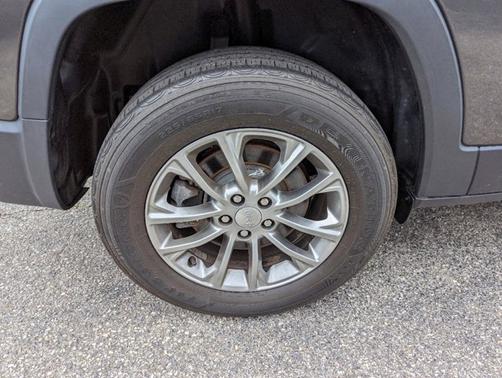 Photo 5 of 23 of 2019 Jeep Cherokee Latitude Plus