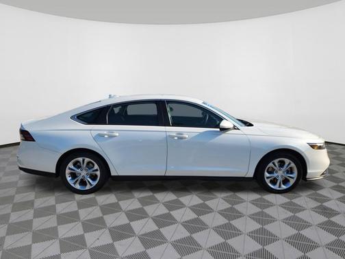 Nh 883P/Platinu 2023 Honda Accord LX