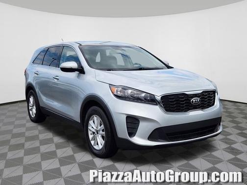 Sparkling Silver 2019 Kia Sorento LX