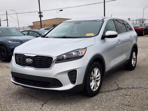 Sparkling Silver 2019 Kia Sorento LX