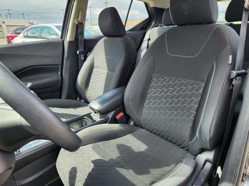 Gun Metallic 2021 Nissan Kicks SV