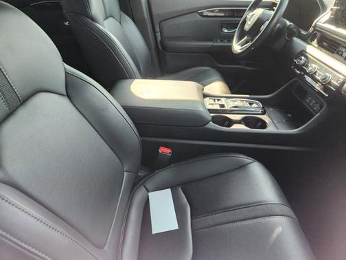 White 2023 Honda Pilot EX-L 7 Passenger