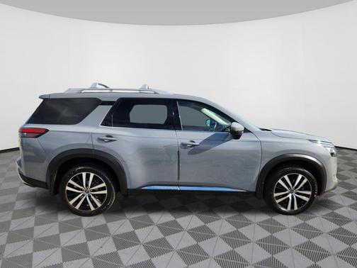 Boulder Gray Pearl 2023 Nissan Pathfinder Platinum