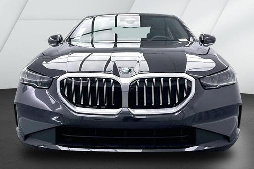 Dark Graphite Metallic 2026 BMW 530 i xDrive