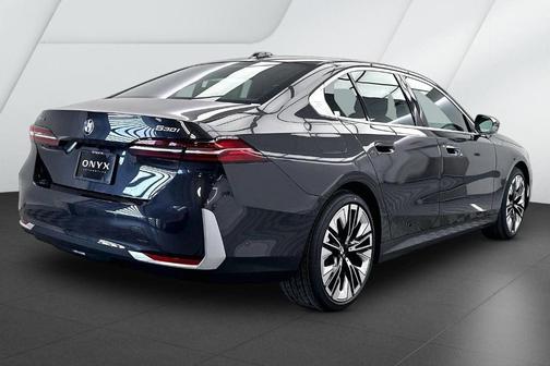 Dark Graphite Metallic 2026 BMW 530 i xDrive