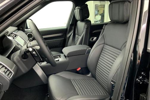2025 Land Rover Discovery P300 Dynamic SE