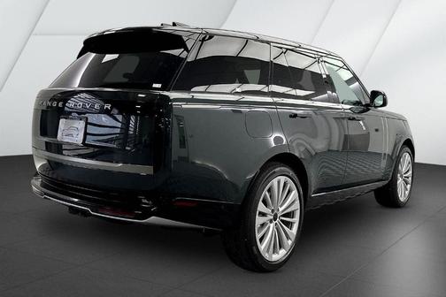 Belgravia Green 2026 Land Rover Range Rover P400 SE