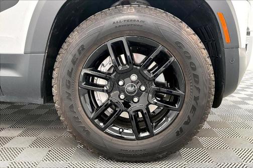 2025 Land Rover Defender P400 S