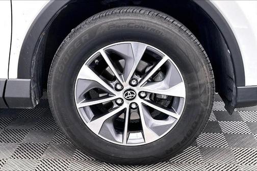 2017 Toyota RAV4 Hybrid XLE