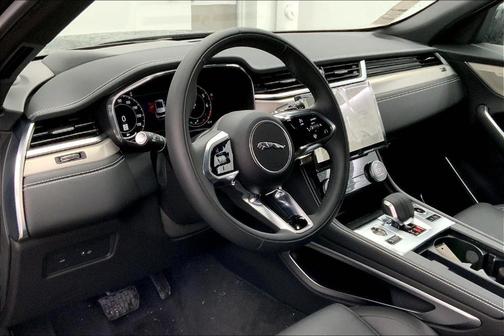 2025 Jaguar F-PACE P250 R-Dynamic S