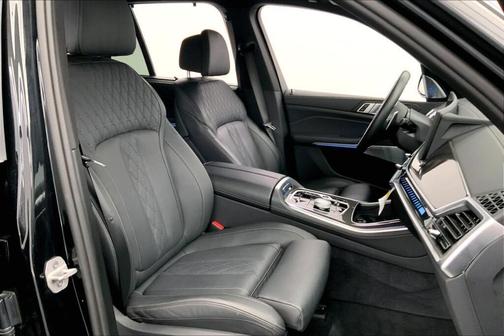 2025 BMW X5 M60i