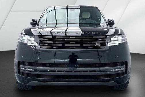 Santorini Black 2026 Land Rover Range Rover P550e SE
