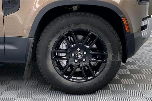 2024 Land Rover Defender 110 S