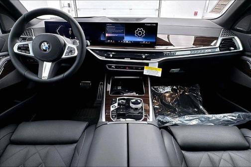 Mineral White Metallic 2026 BMW X5 xDrive40i