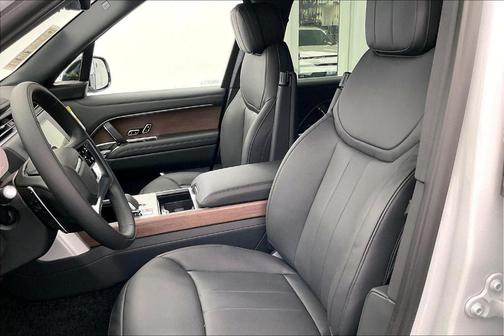 2025 Land Rover Range Rover P550e SE