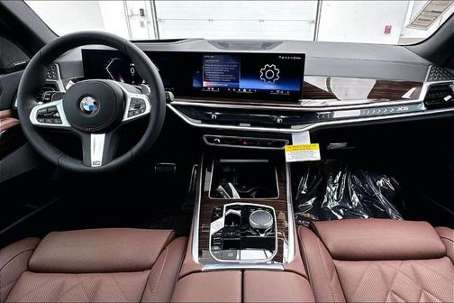 Mineral White Metallic 2026 BMW X5 xDrive40i