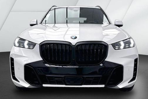 Mineral White Metallic 2026 BMW X5 xDrive40i