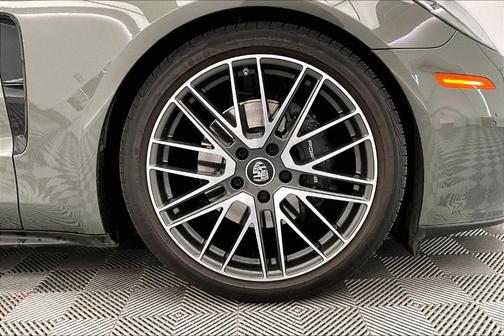 2023 Porsche Panamera 4