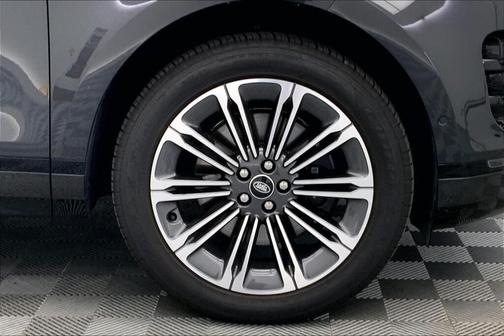 2026 Land Rover Range Rover Evoque Dynamic SE